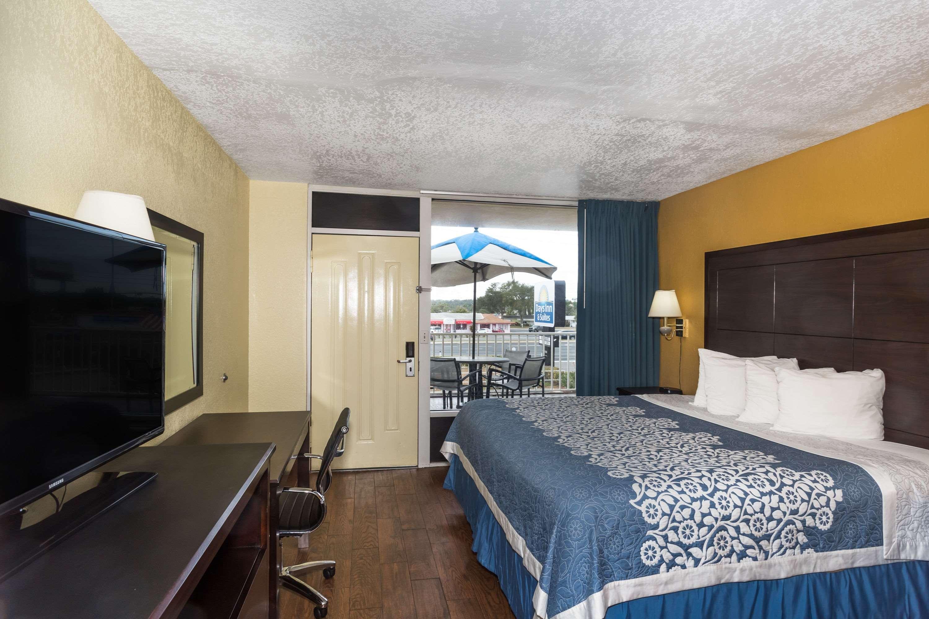 Days Inn & Suites By Wyndham Порт-Ричи Экстерьер фото