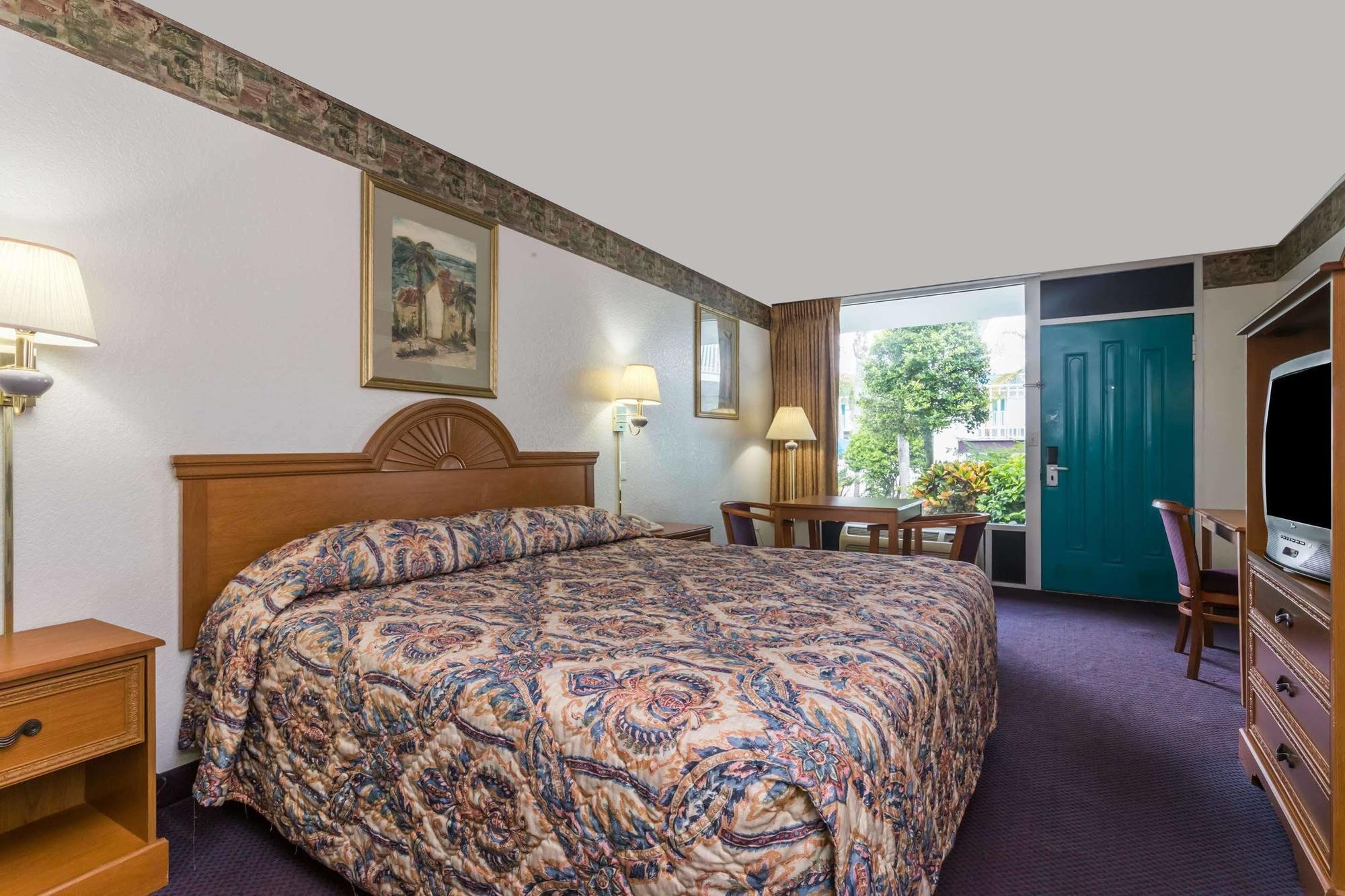 Days Inn & Suites By Wyndham Порт-Ричи Экстерьер фото