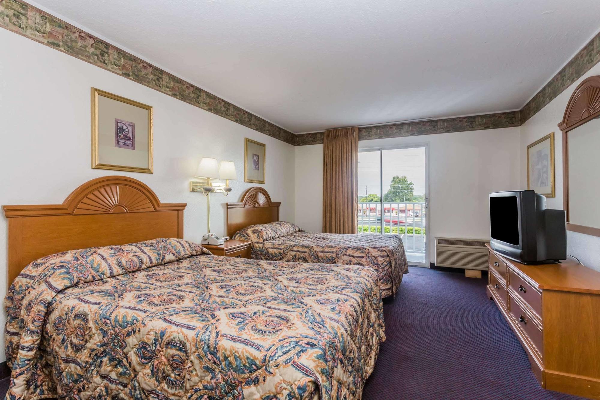 Days Inn & Suites By Wyndham Порт-Ричи Экстерьер фото